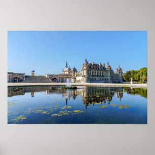 Chateau de Chantilly mit Reflektion in einem Teich Poster
