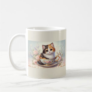 Chaton adorable dans une tasse de thé florale vint