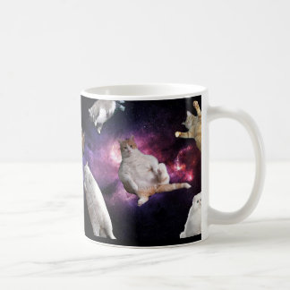Chats dans la tasse de l'espace