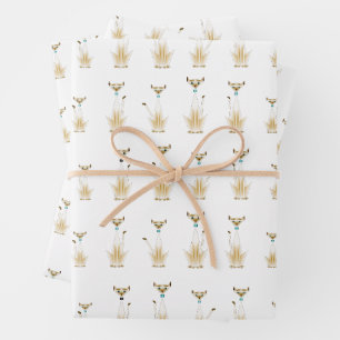 Chats siamois enveloppant des feuilles de papier