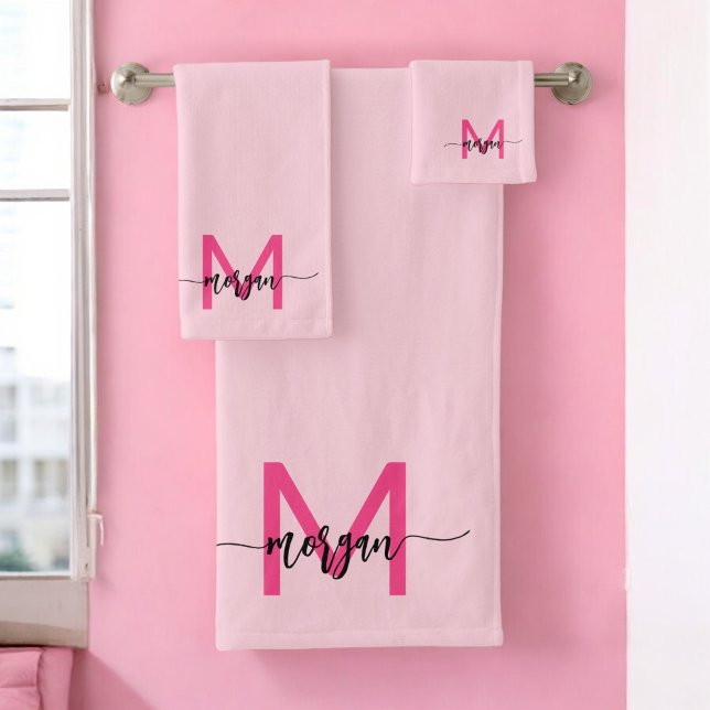 Chaud rose moderne Script Girl Monogramme Nom (Créateur téléchargé)