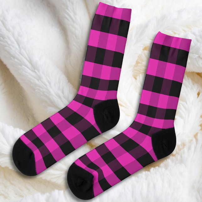 Chaussette Bright Pink Festive Buffalo Check Plaid Patterned (Vibrant bright pink and black buffalo plaid socks - an ideal Christmas gift in rustic country style)