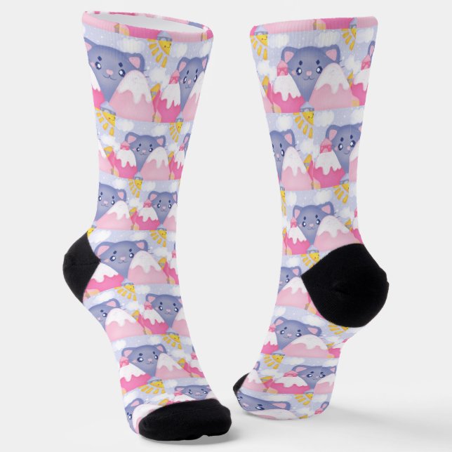 Chaussette Chat Whimsical et Montagnes d'hiver avec un soleil (Angulaire)