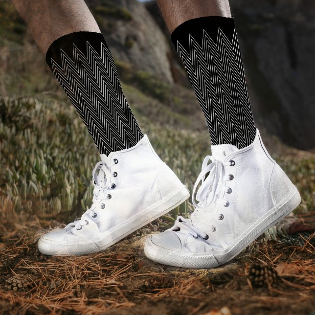 Chaussette Cool Abstrait Trippy Black White Chevron Stripes (Créateur téléchargé)