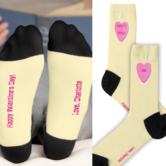 Chaussette Cute Custom Candy Coeur Saint-Valentin Jaune rose (Cute personalized retro candy candy heart socks for Valentine's Day!)