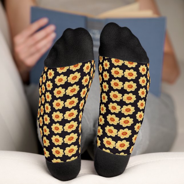 Chaussette Dahlia jaune motif floral sur noir (Fond)