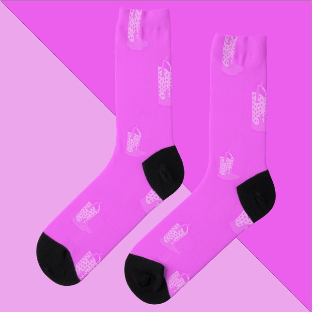 Chaussette Étoiles de cowboy Boots Motif rose (A pair of socks featuring a pattern of pink cowboy boots.)