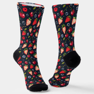 Chaussette Fraises et cerises sur un arrière - plan sombre