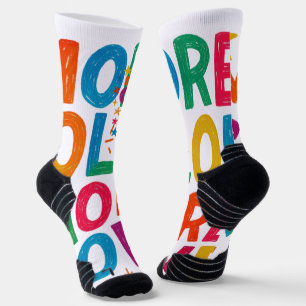 Chaussette Plus de couleur, plus d'amour, typographie arc-en-