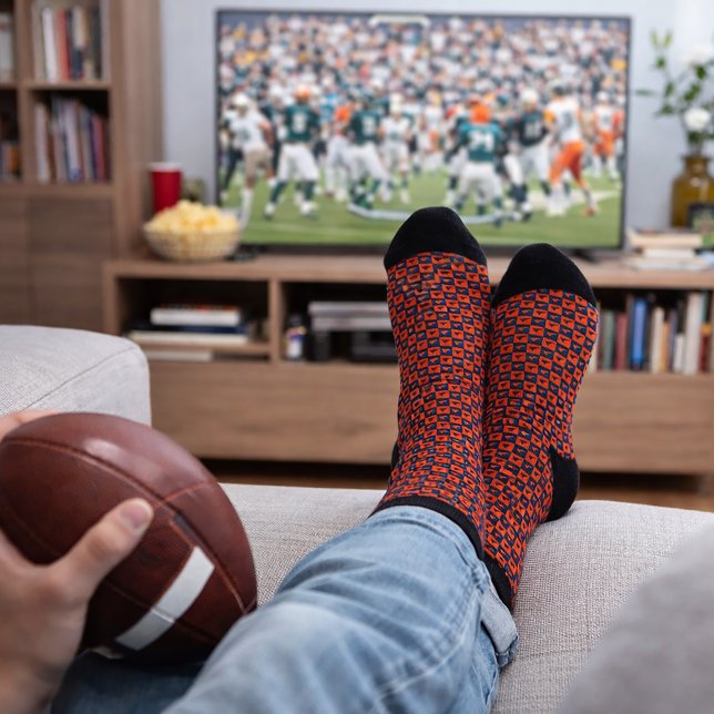 Chaussette Virginie motif Pop Art orange bleu de l'État améri (A pair of socks featuring Virginia pattern in a blue and orange color scheme.)