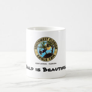 Chauve est la belle tasse de café d'Eagle chauve