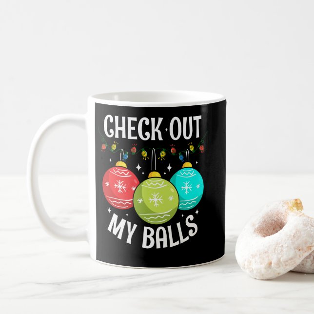 Check Out My Balls Dirty Christmas Joke Decoration Kaffeetasse (Mit Donut)