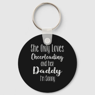 Cheer Dad T-Shirt - Sie liebt nur Cheerleading - Schlüsselanhänger