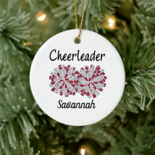 Cheerleader mit bordeauxroten und grauen Pom-Poms Keramik Ornament