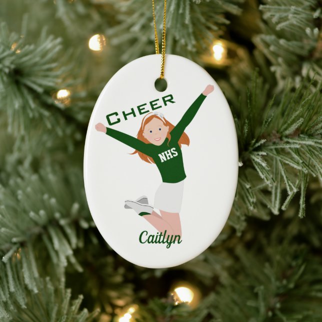 Cheerleader Redhead Green & White Keramik Ornament (Baum)