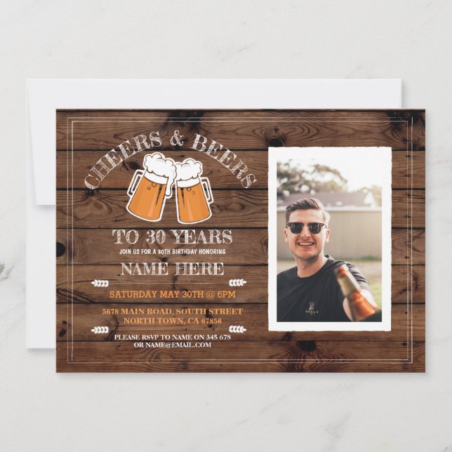 Cheers & Bier Birthday Wood Party Foto Einladung (Vorderseite)