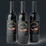 Cheers Christmas Greenery Wine Label Weinetikett<br><div class="desc">Dieses Weihnachtsweinlabel besticht durch einen Weihnachtsbaumkranz mit üppigen Filialen,  rustikale rote Blume auf schwarzem Hintergrund mit handgeschriebenem Text Cheers. Ein sinnliches,  stimmungsvolles und helles Geschenk für Wintertage.</div>
