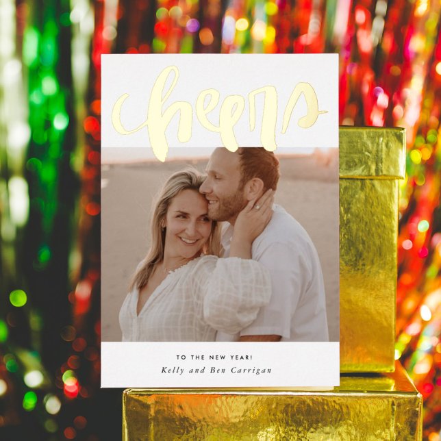 Cheers Lettrés à la main Photo Gold Foil Carte de  (Gold foil and hand lettered Cheers photo card to ring in the new year!)