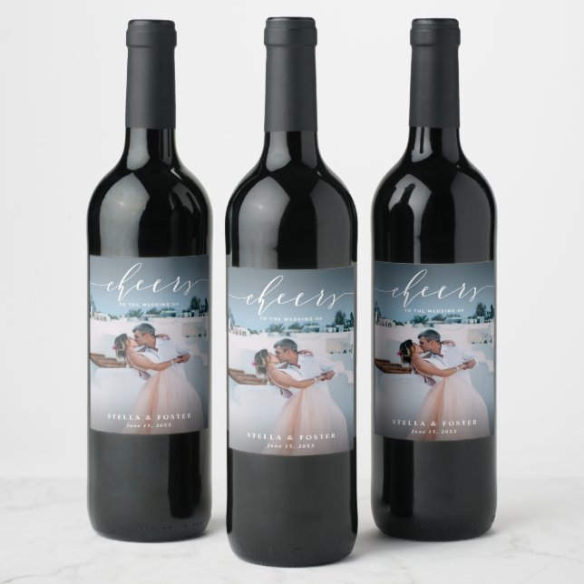 Cheers Stylish White Script Foto Wedding Weinetikett (Flaschen)