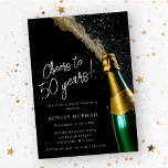 Cheers to 50 Years Champagne Flasche Geburtstag Einladung<br><div class="desc">Perfekte Einladung zum 50. Geburtstag für einen Mann oder eine Frau. Eine offene Champagnerflasche mit ausbrechenden Blasen schafft ein festliches Design. Die Feier bis 50 Jahre ist in einem modernen und trendigen Drehbuch geschrieben. Die Geburtstagsdetails folgen weiter unten. Der weiße Text Pop vor dem schwarzen Hintergrund. Der gesamte Text kann...</div>