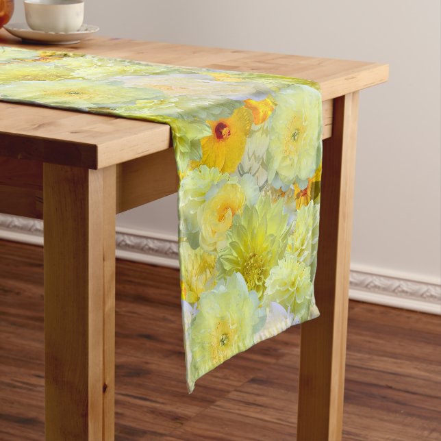 Cheery Yellow Floral Botanical  Mittelgroßer Tischläufer (Beispiel)