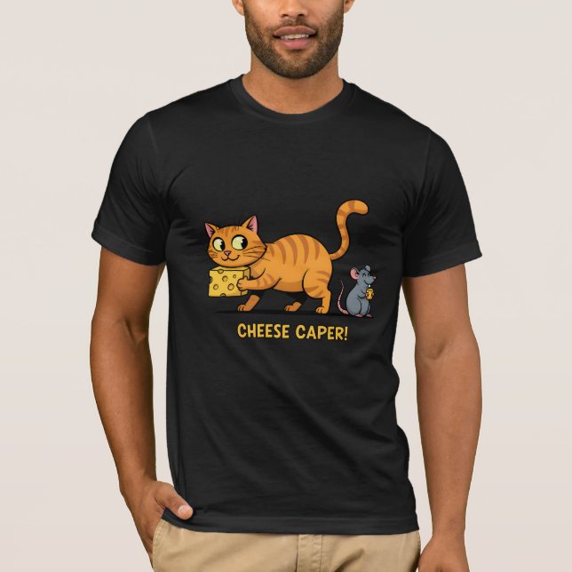 Cheese Caper – Funny Cat & Mouse Cartoon Design T-Shirt (Vorderseite)