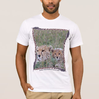 Cheetah u. CUB im Gras mit dem Cheetah-Schwanz T-Shirt