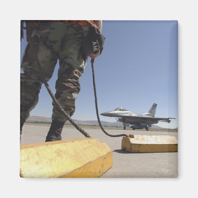 Chef der Crew der US-Luftwaffe Magnet (Vorne)