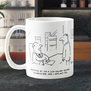 Chef lobt Mitarbeiter für das Durchkommen mit nied Kaffeetasse