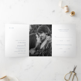Chelsea Dusty Blue Modern Wedding Dreifach Gefaltete Einladung