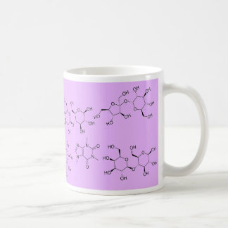 Chemie des Tees und des Kaffees in Lila Kaffeetasse
