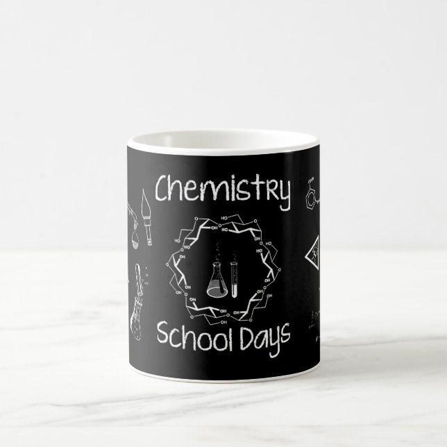 Chemie-Labrador-Ausrüstung ~ Khalle auf Schwarz-Br Kaffeetasse (Mittel)