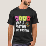 Chemie Physiker Lehrer Student Proton Scienc T-Shirt<br><div class="desc">Funny Nerdy Science Überraschung für einen Studenten,  Chemiker,  Physiker,  Lehrer,  Wissenschaftler oder Apotheker. Ideal Geschenk für alle Science Nerd,  die gerne experimentieren oder ein Experiment im Labor oder Labrador machen.</div>