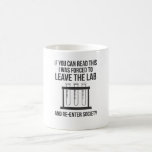 Chemie Science Funny LaborScientist Nerd Kaffeetasse<br><div class="desc">Ein großartiges Design für jeden Chemisten,  Labrador-Assistenten oder Wissenschaftler in einem Chemielabor. Wenn Sie lesen können,  war ich gezwungen,  den Labrador verlassen und wieder in die Gesellschaft einzutreten. Dieser Nerd für Chemiewissenschaft Funny Laboratory Scientist wurde von Funny Chemistry Science Chemie Chemist Puns entworfen.</div>