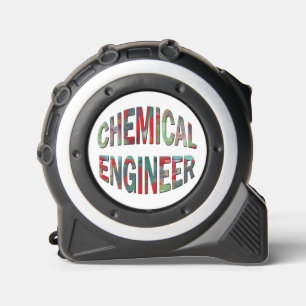 Chemieingenieur im hervortretenden Text Maßband