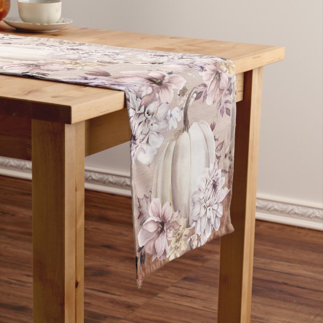 Chemin De Table Court Automne chrysanthèmes citrouille beige (In Situ)