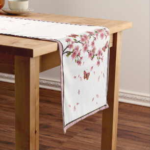 Chemin de table court avec fleurs et papillons