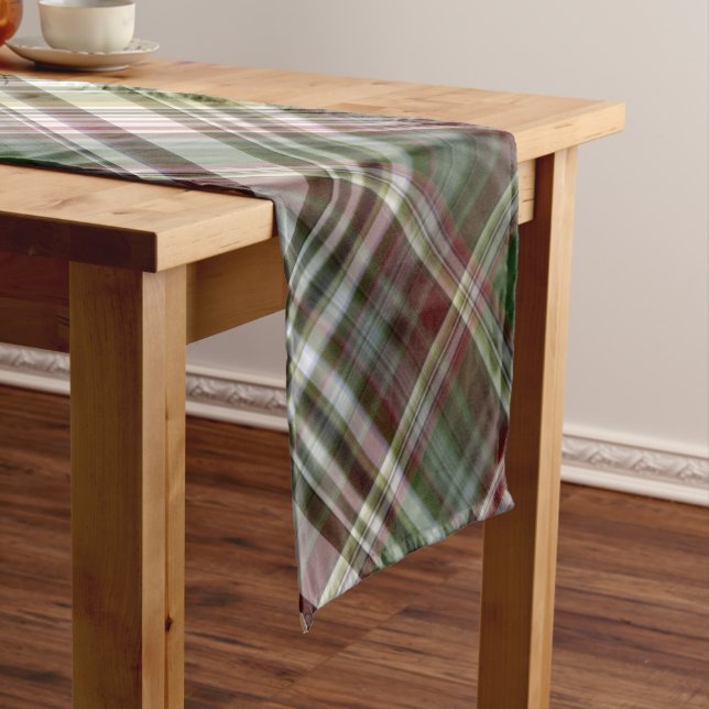 Chemin De Table Court Berry Bush Green et Red Plaid (In Situ)