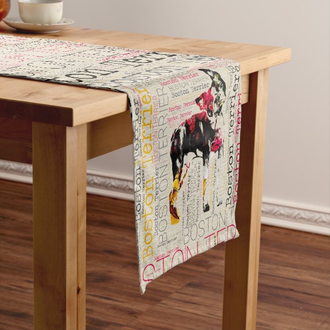 Chemin De Table Court Boston adorable Terrier (In Situ)