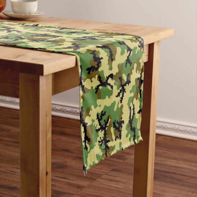 Chemin De Table Court Camouflage des bois (In Situ)