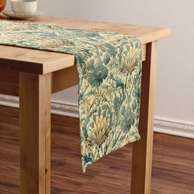 Chemin De Table Court Château médiéval de Runner (In Situ)