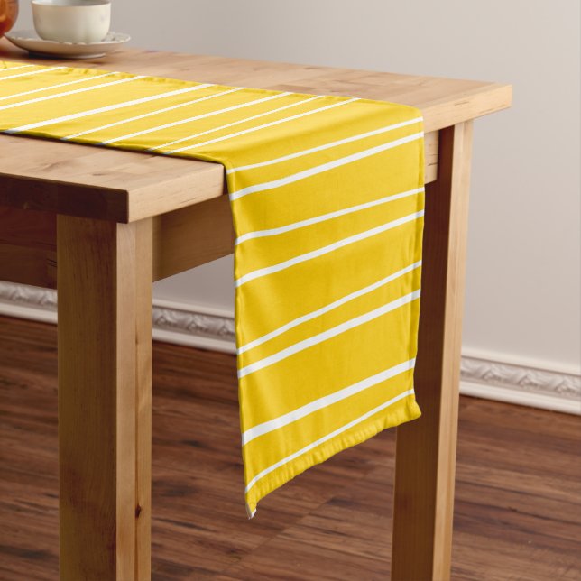 Chemin De Table Court Coureur espagnol de table de jaune de rayure (In Situ)