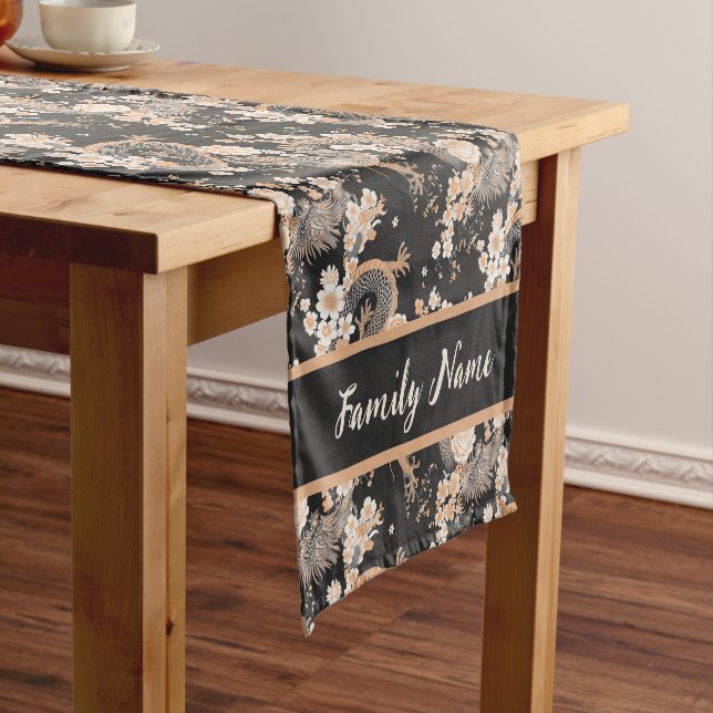 Chemin De Table Court Dragons monogrammes et fleurs (In Situ)