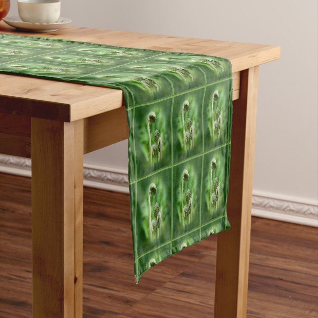 Chemin De Table Court Fiddlehead Ferns Motif naturel (In Situ)