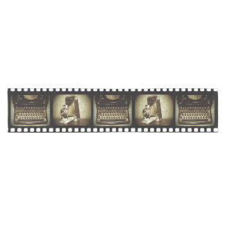 Chemin De Table Court Film vintage