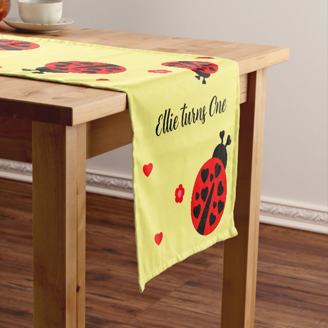 Chemin De Table Court Joli Ladybug avec les coeurs (In Situ)