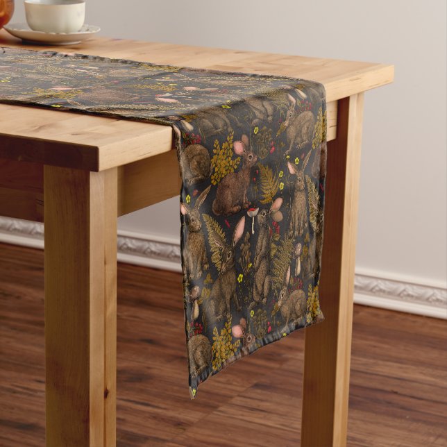 Chemin De Table Court Lapins et flore boisée Nappe (In Situ)