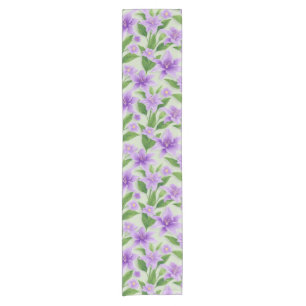 Chemin De Table Court Lilias Violettes Vibrantes Avec Feuilles Vertes