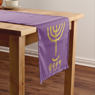 Chemin De Table Court Ménorah Table Runner Gold sur Purple
