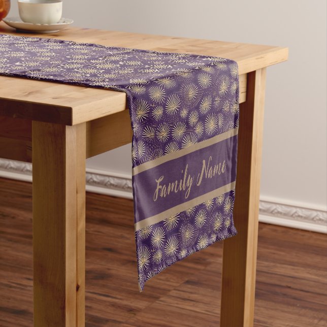Chemin De Table Court Motif d'étoile violet de monogramme (In Situ)